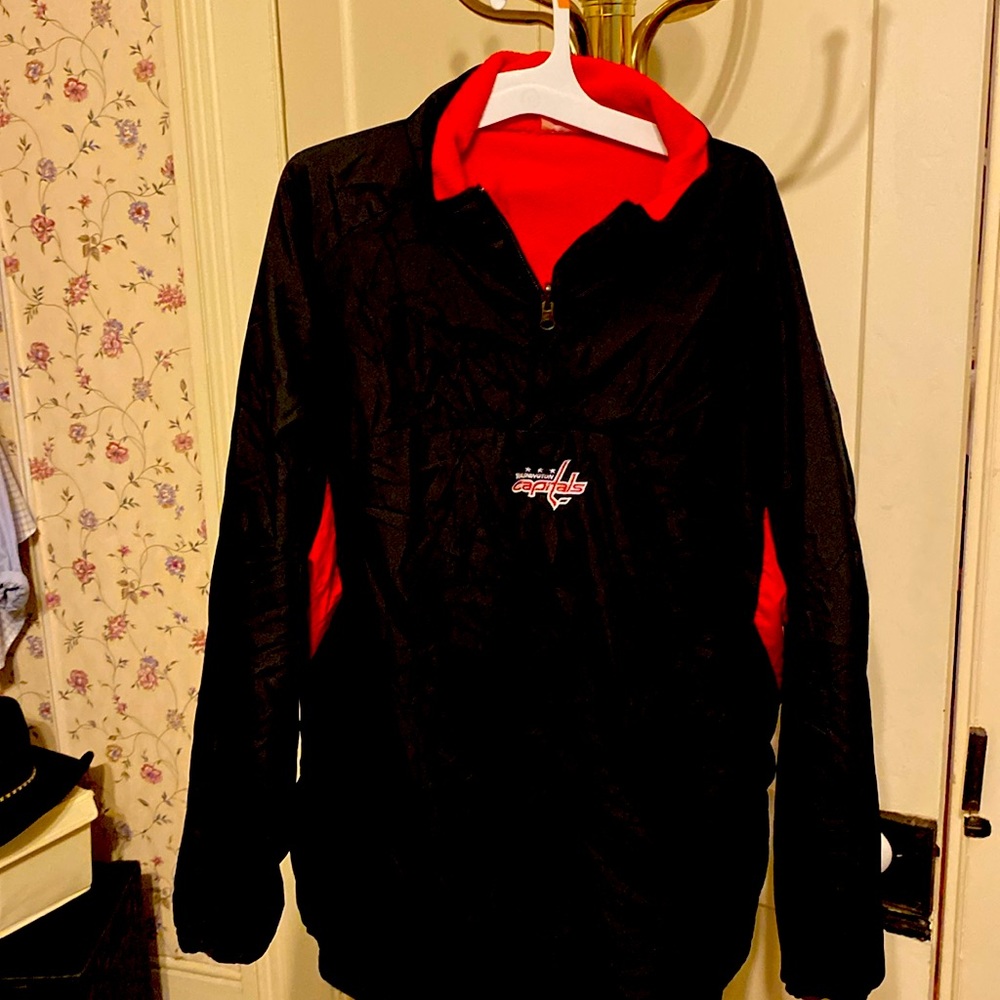 Washington Capitals 1/4 zip fleece (Nylon o’outside, warm fleece on the inside)